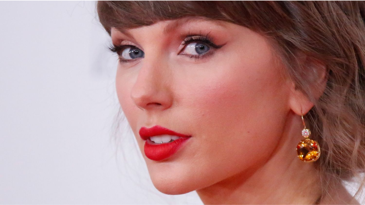 With Her New Haircut, Taylor Swift Is All About the Earrings Now